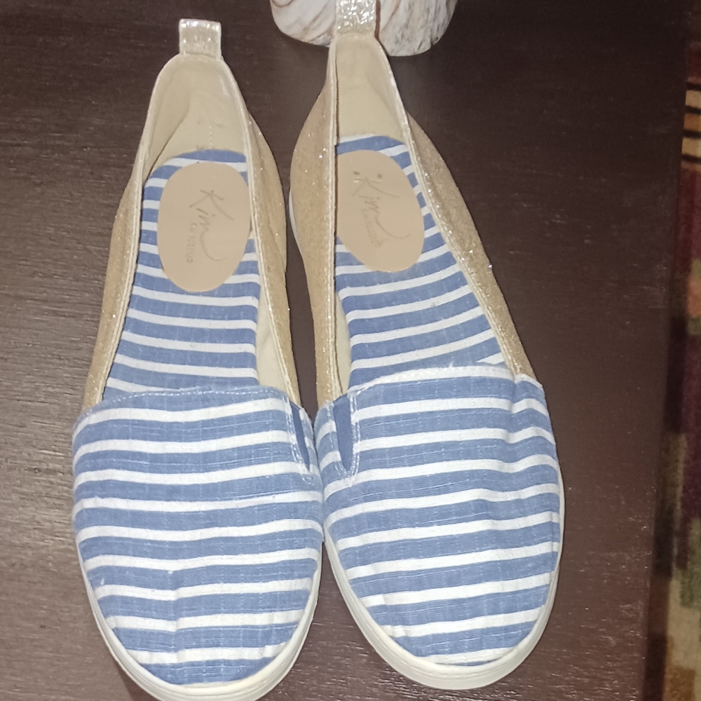 Kim Roger's Women's Blue striped with gold canvas slide on shoes. Size 8M